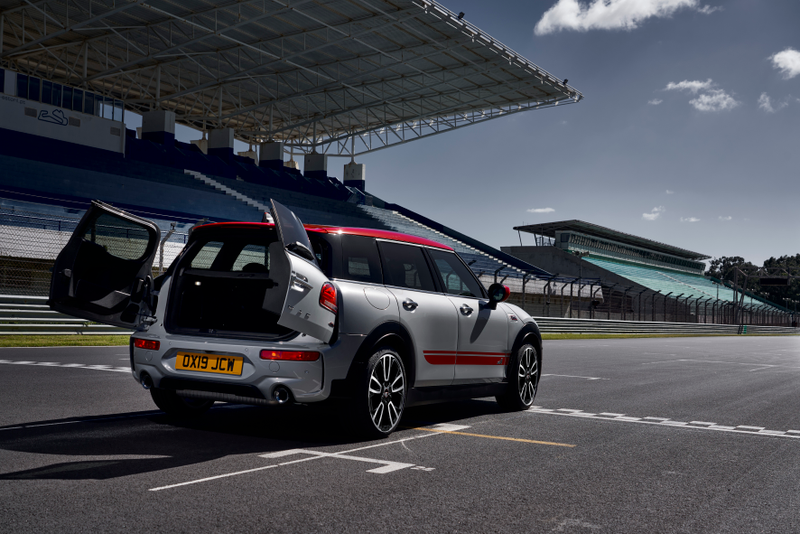 Illustration for article titled New 306 HP Mini Clubman and Countryman John Cooper Works Aim For Hot Hatch Greatness